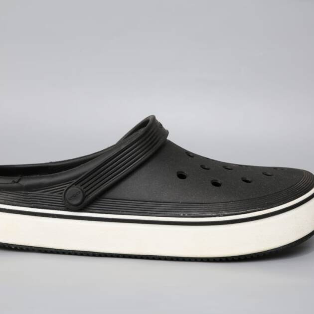 Crocs Off Court Clogs in black
