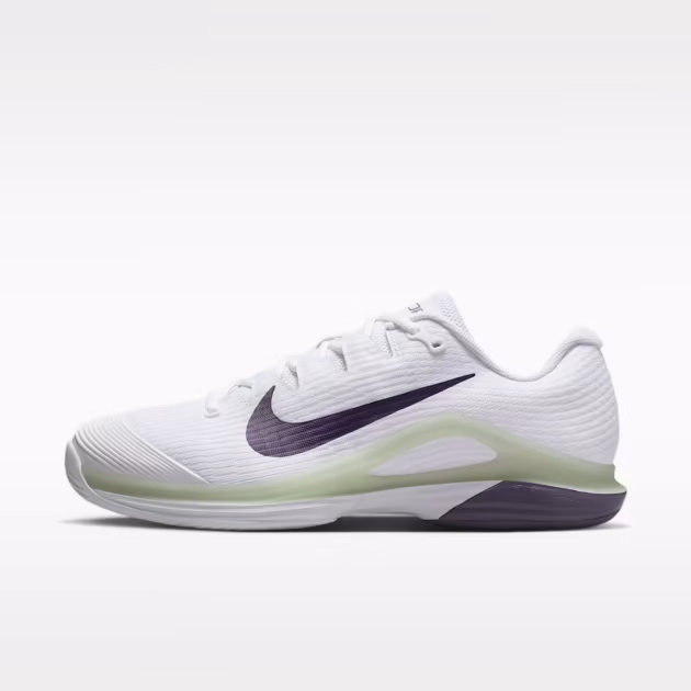 Nike Vapor 12 tennis shoes (white and dark raisin)